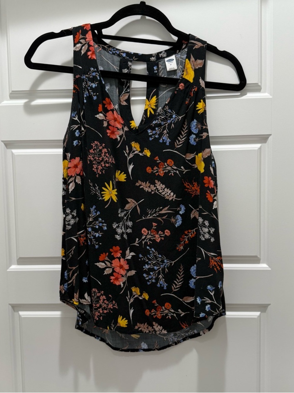 Old Navy Black Floral Sleeveless Tank Medium
